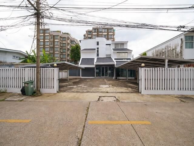 Bangkok, Villas, THB 200000,  184 Sq. Feet,  ให้เช่า ขาย อาคาร สำนักงาน 184 ตรว. ลาดพร
