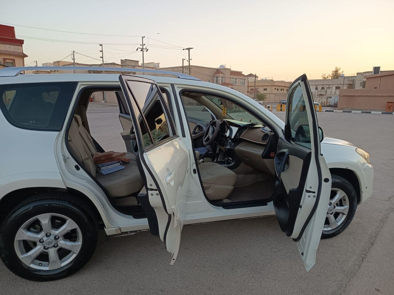 Al Sharafeyah, Vehicles, Cars & Trucks , SAR 38000,  Toyota RAV4,  2012,  Automatic,  265500 KM,   -  - For Sale