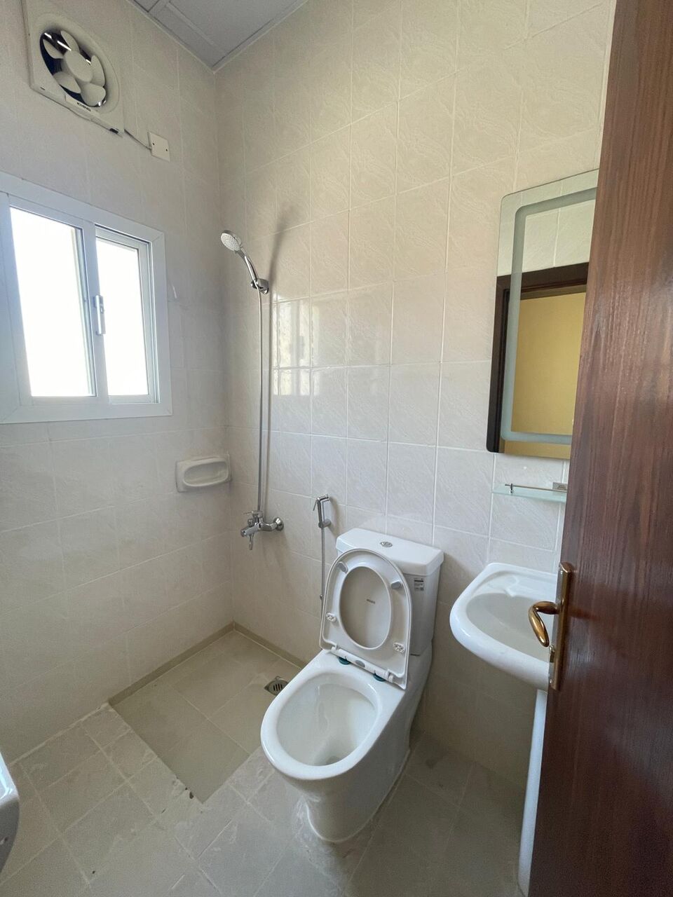 Salmaniya, Apartments, Flats, Houses & Villas, BHD 230/month,  2 BR,  2 Bedroom In Salmaniya With Ewa