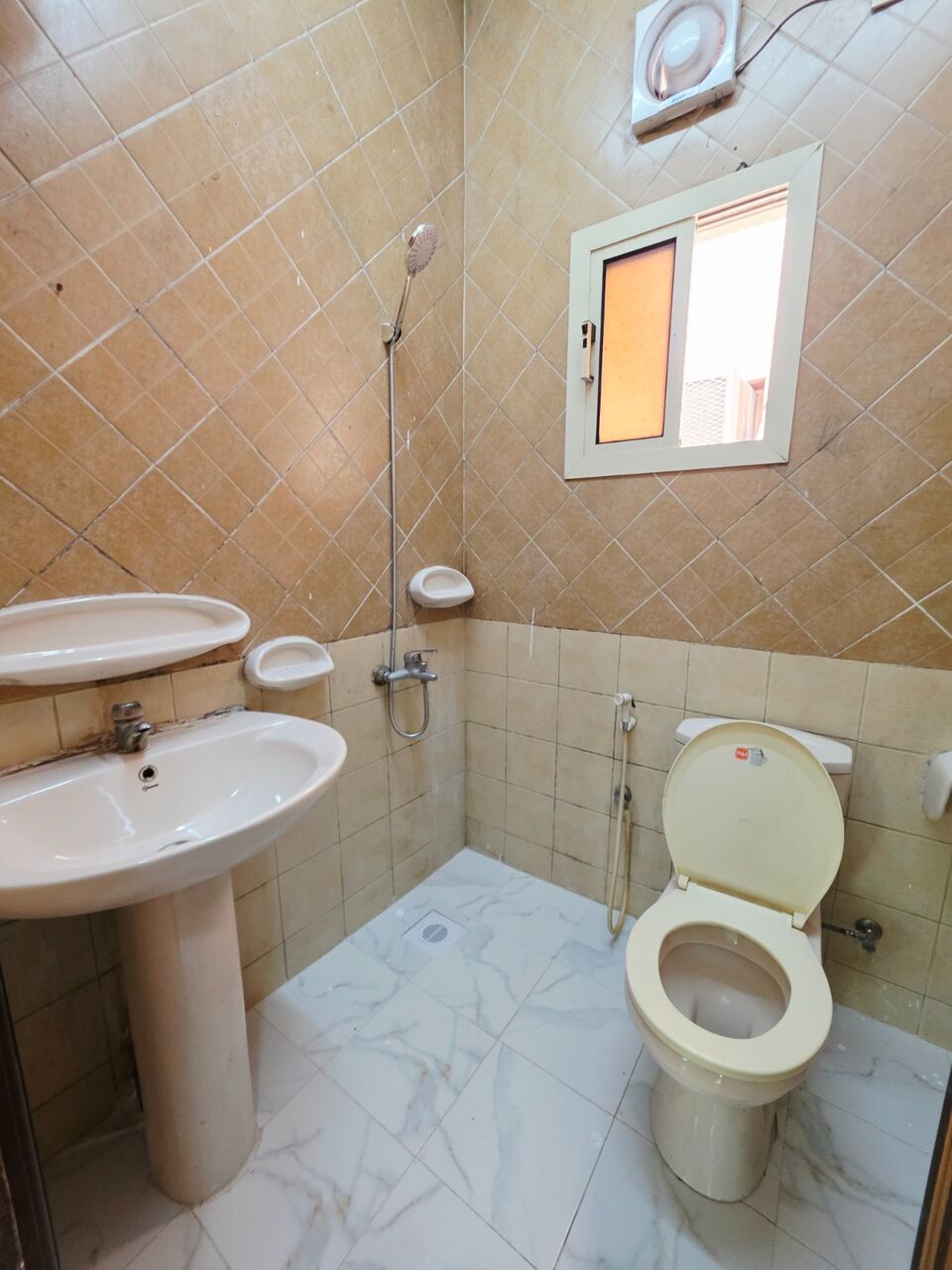 Gudaibiya, Apartments, Flats, Houses & Villas, BHD 200/month,  2 BR,  Semi Furnished 2 Bedroom Flat For Rent In Gudaibiya ( Including Electricity)