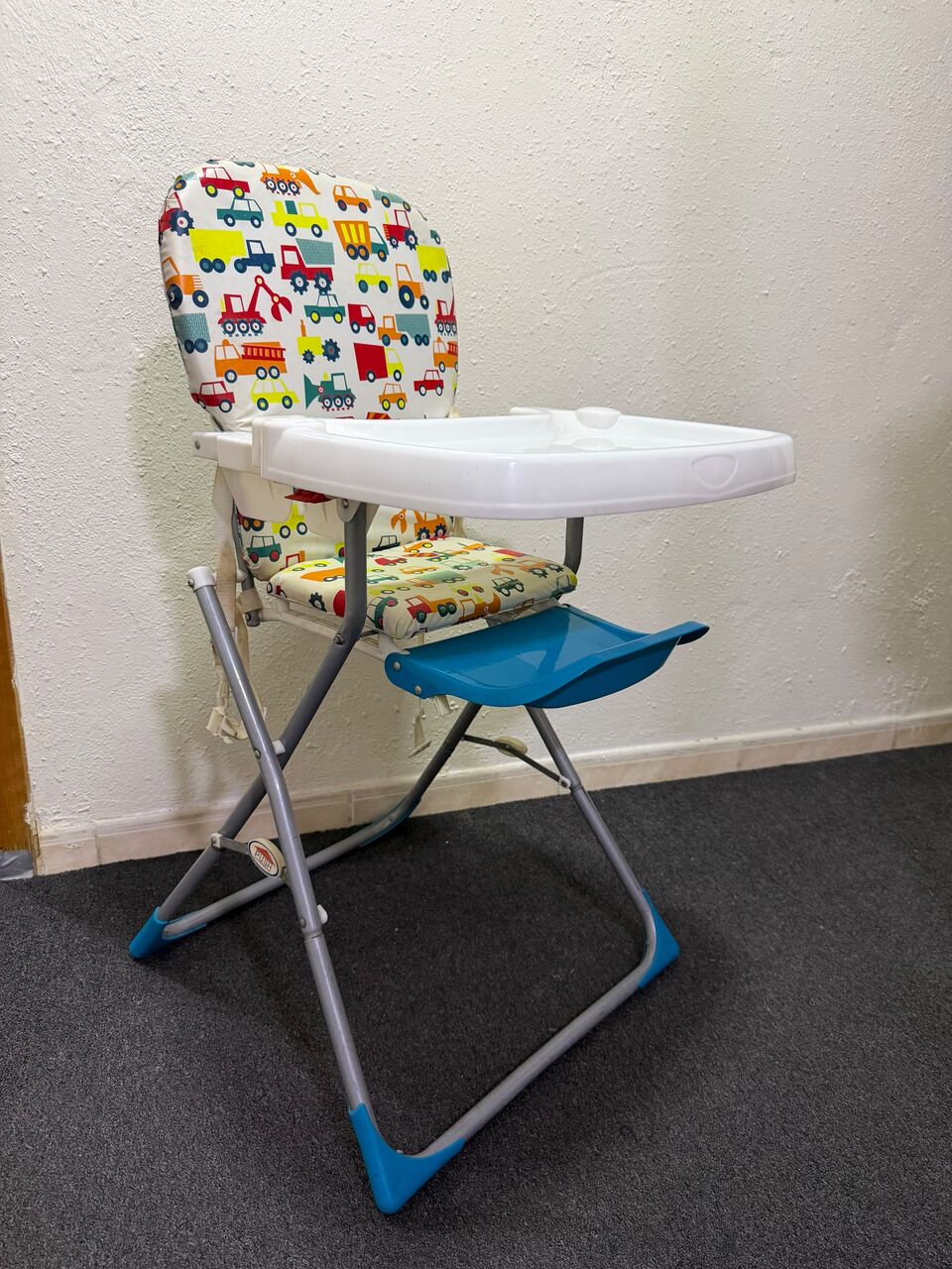 Al Adama, Household Items, SAR 150,  VACCUM CLEANER, 4 CHAIRS, BABY HIGH CHAIR - TOTAL SAR 150/-