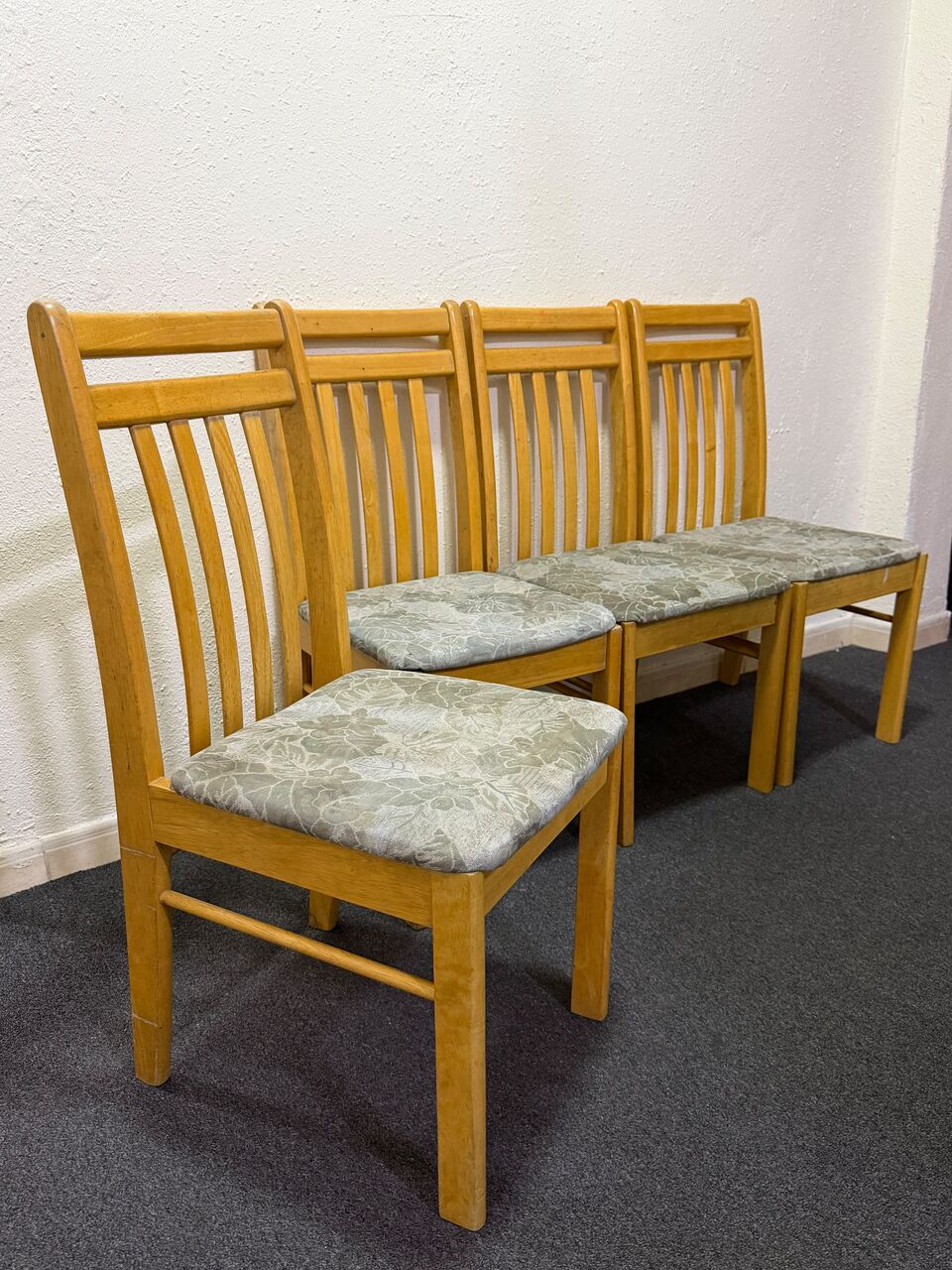 Al Adama, Household Items, SAR 150,  VACCUM CLEANER, 4 CHAIRS, BABY HIGH CHAIR - TOTAL SAR 150/-