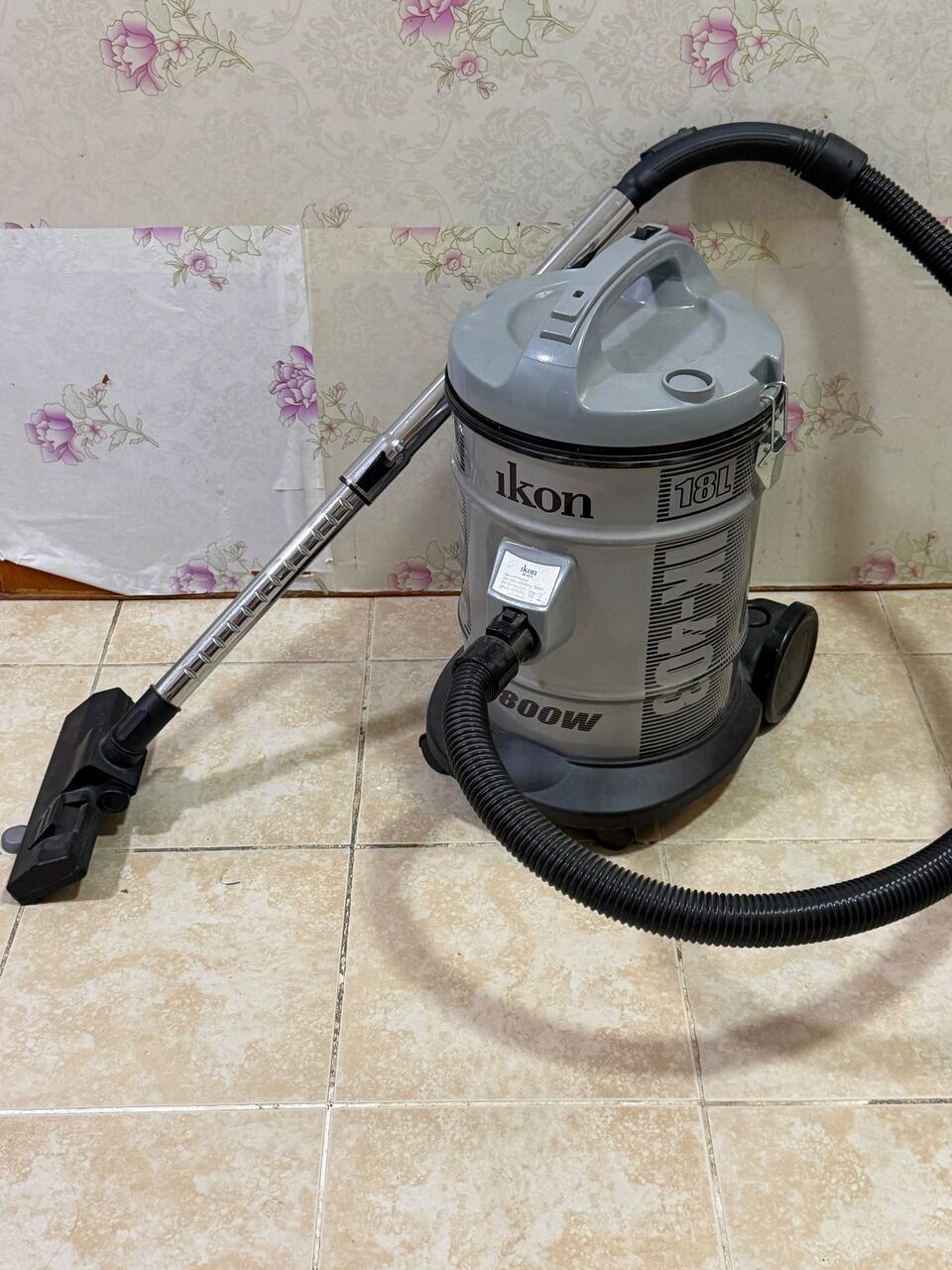 Al Adama, Household Items, SAR 150,  VACCUM CLEANER, 4 CHAIRS, BABY HIGH CHAIR - TOTAL SAR 150/-