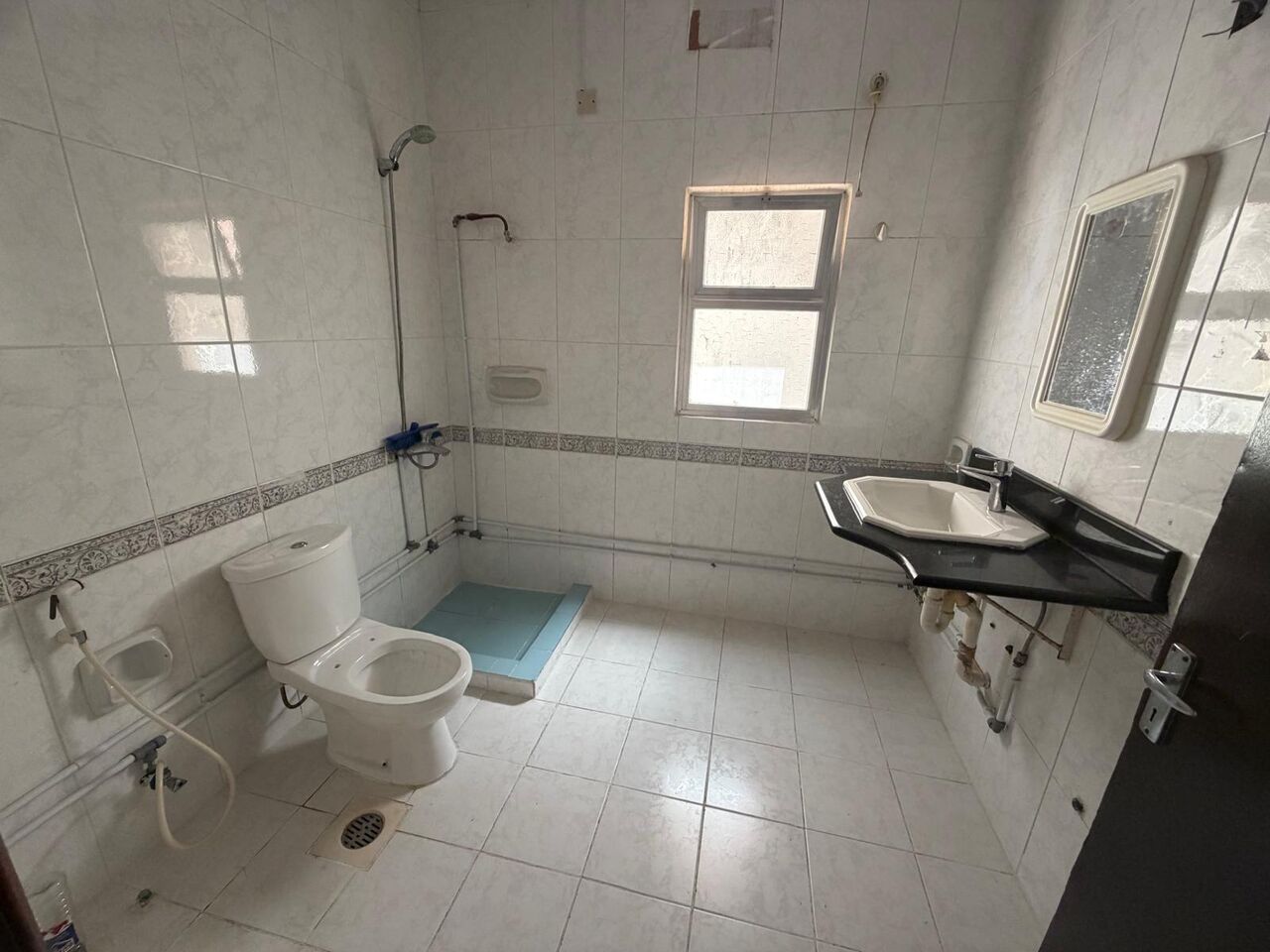 Adliya, Apartments, Flats, Houses & Villas, BHD 220/month,  3 BR,  *ADLIYA* - 220 BD/Month | Unfurnished | Without EWA | Contact 35494057