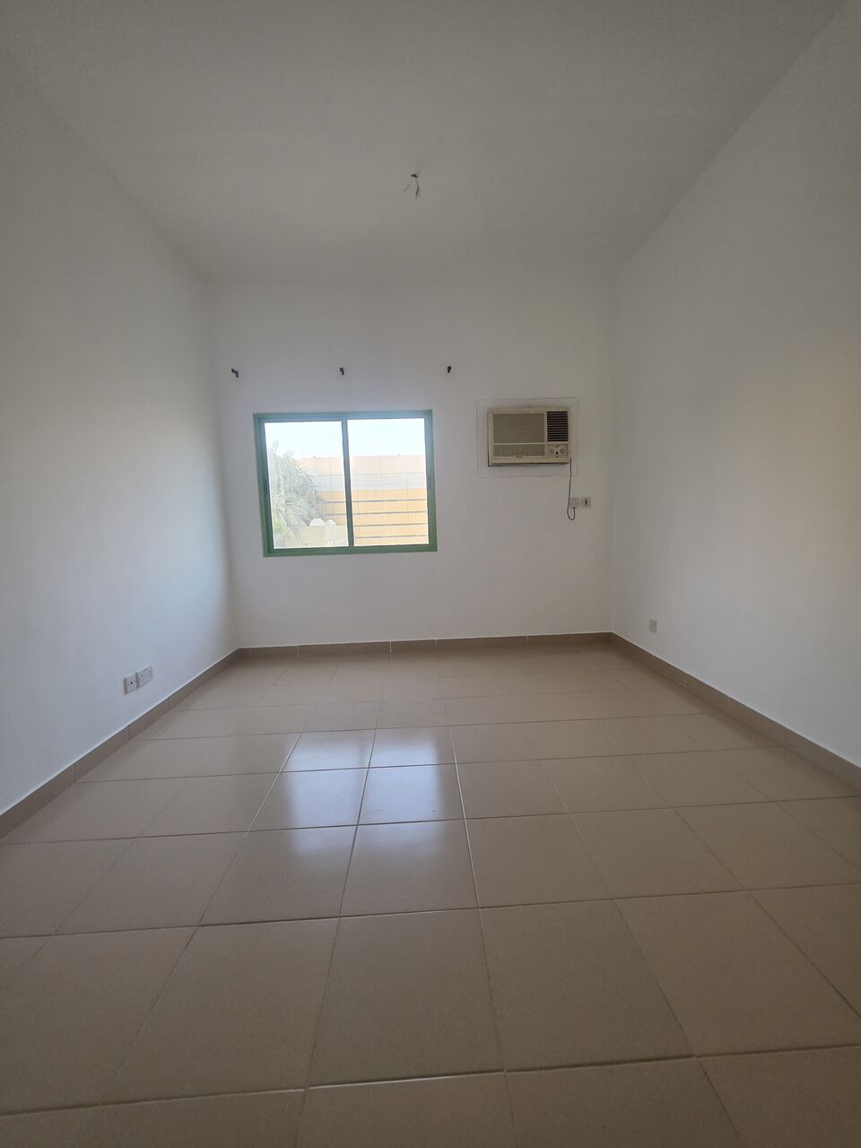 Manama, Apartments, Flats, Houses & Villas, BHD 240/month,  2 BR,  @2BATHROOM Hall Kitchen Without Electricity Car Parking