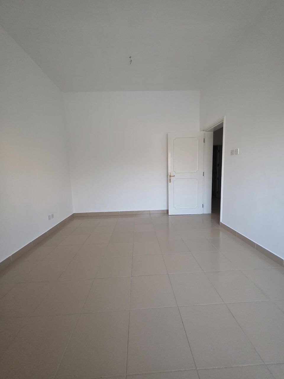 Manama, Apartments, Flats, Houses & Villas, BHD 240/month,  2 BR,  @2BATHROOM Hall Kitchen Without Electricity Car Parking