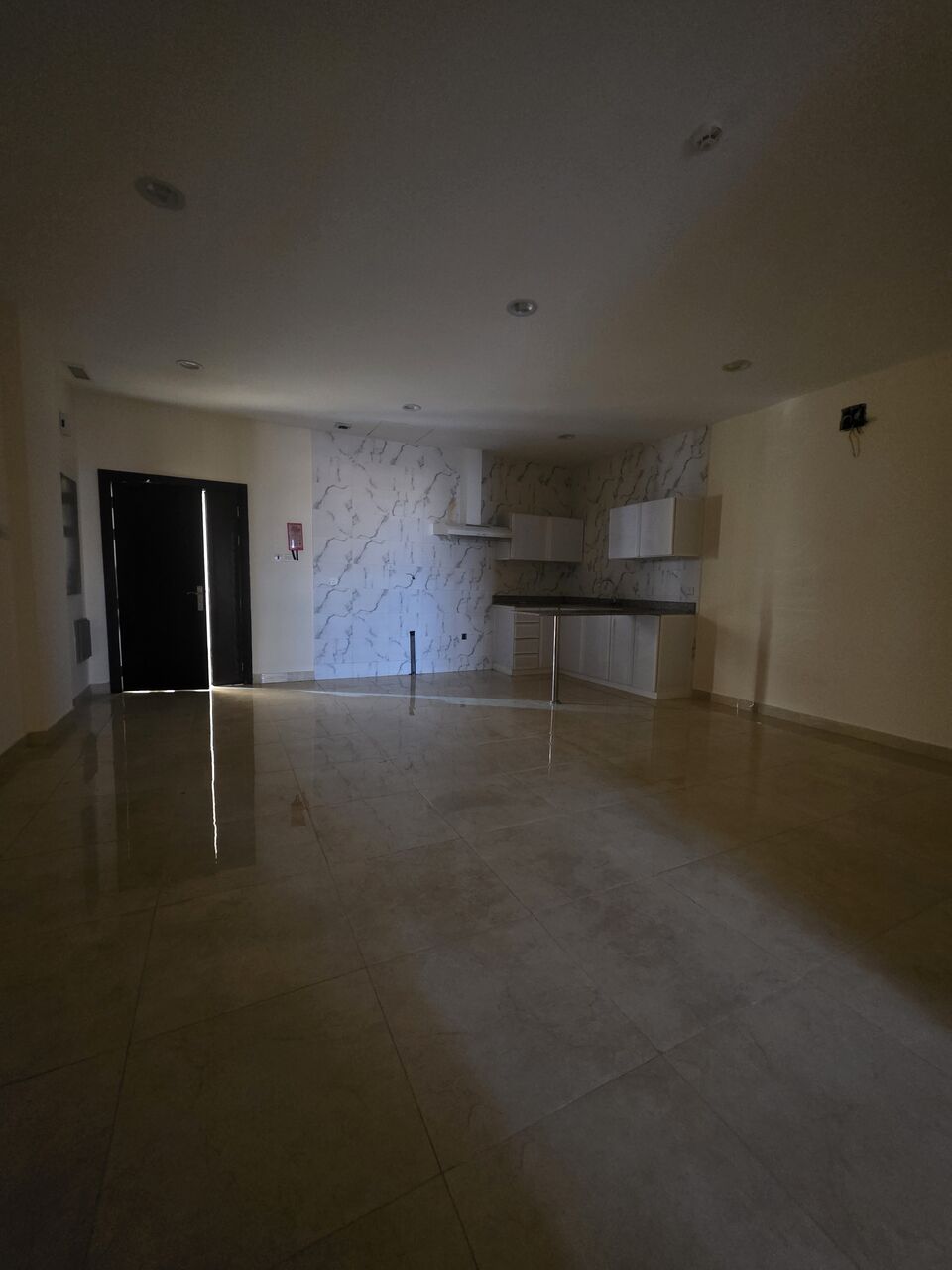 Manama, Apartments, Flats, Houses & Villas, BHD 170/month,  2 BR,  £2BATHROOM Hall Kitchen Open Without Electricity Car Parking