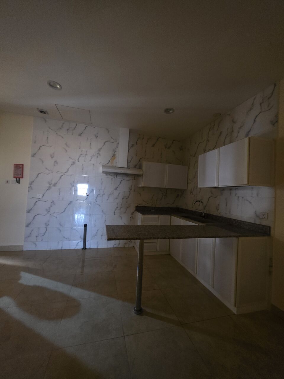 Manama, Apartments, Flats, Houses & Villas, BHD 170/month,  2 BR,  £2BATHROOM Hall Kitchen Open Without Electricity Car Parking