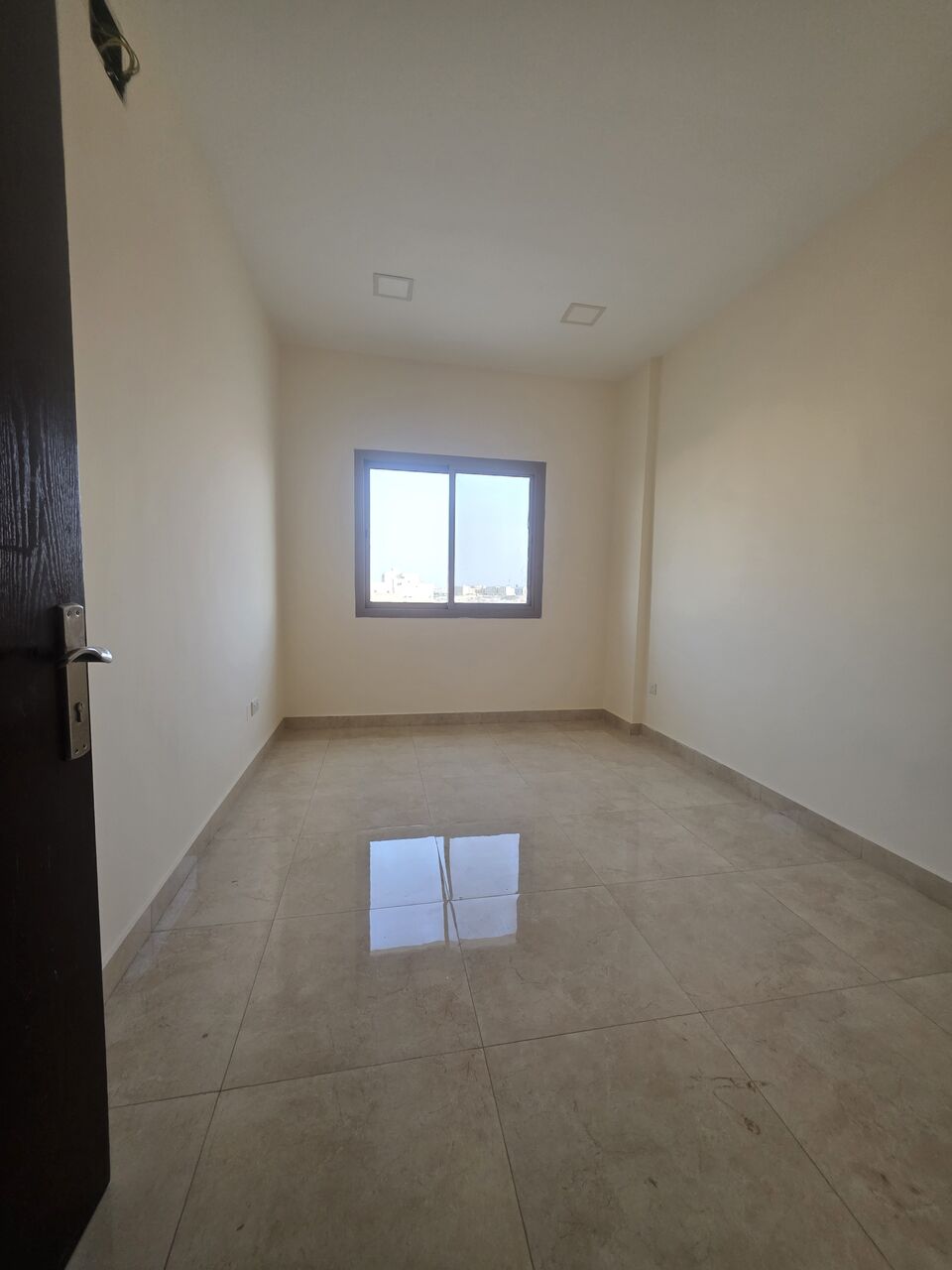 Manama, Apartments, Flats, Houses & Villas, BHD 170/month,  2 BR,  £2BATHROOM Hall Kitchen Open Without Electricity Car Parking