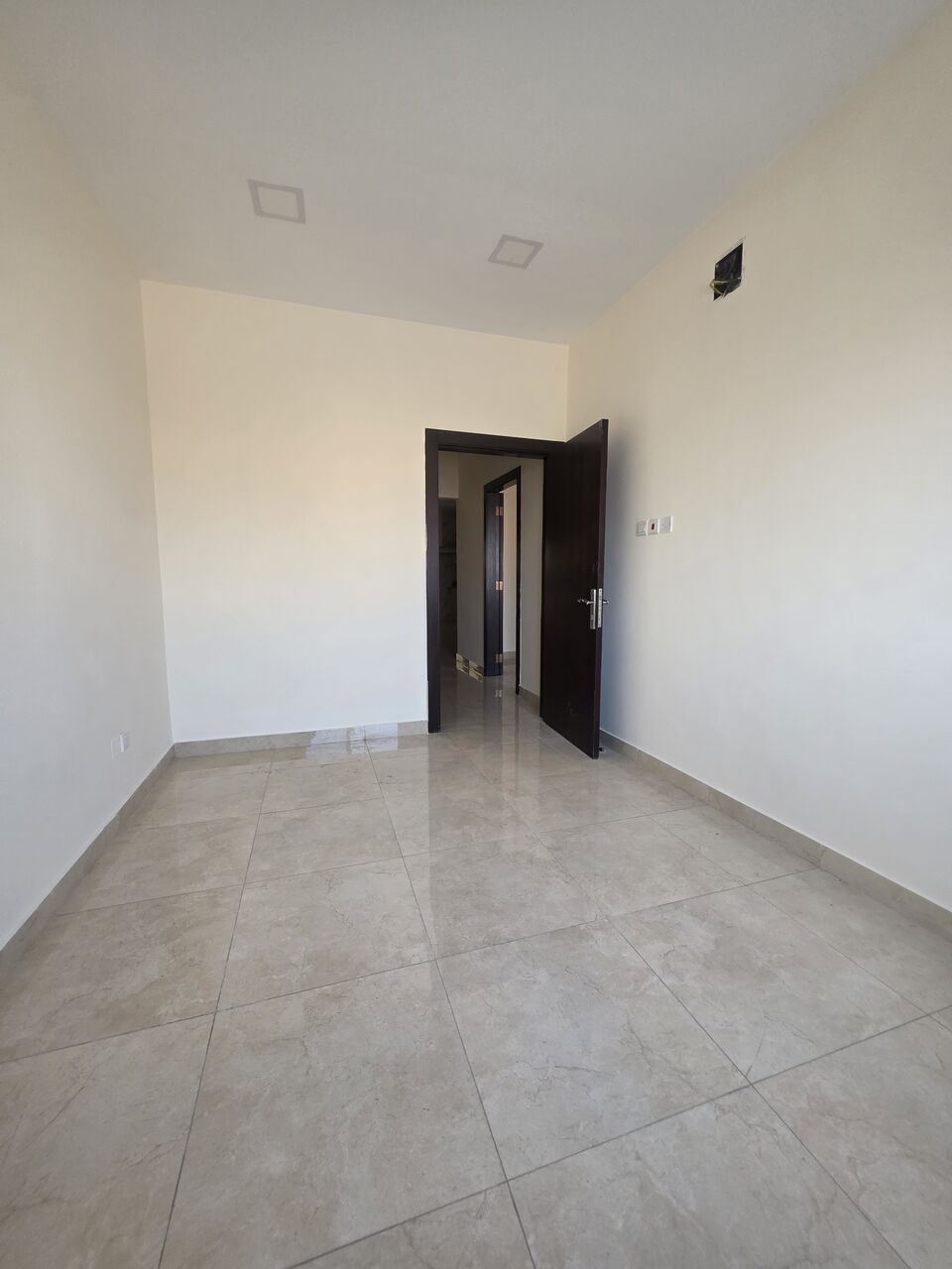 Manama, Apartments, Flats, Houses & Villas, BHD 170/month,  2 BR,  £2BATHROOM Hall Kitchen Open Without Electricity Car Parking