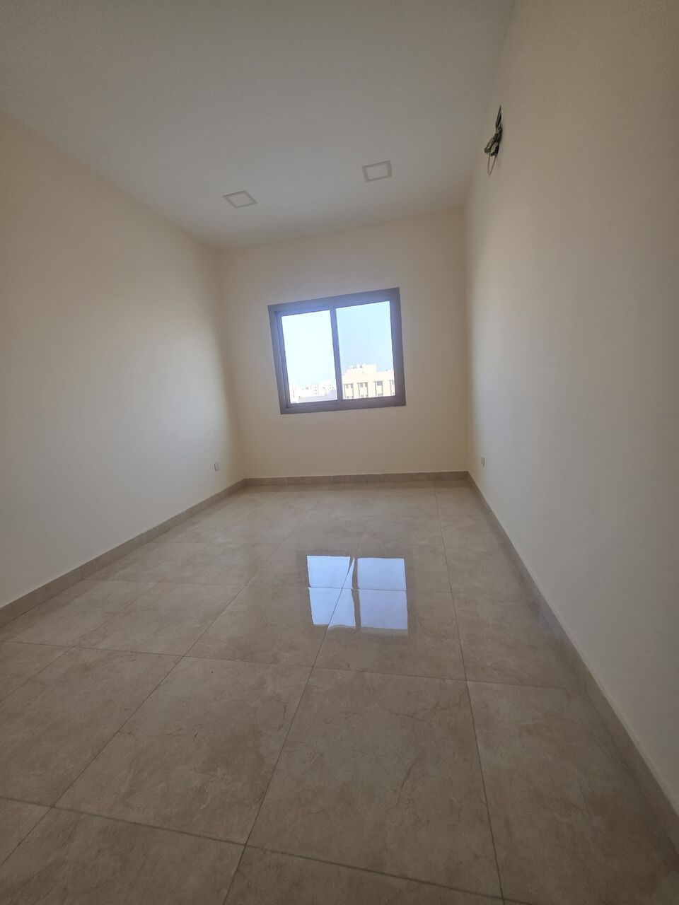 Manama, Apartments, Flats, Houses & Villas, BHD 170/month,  2 BR,  £2BATHROOM Hall Kitchen Open Without Electricity Car Parking