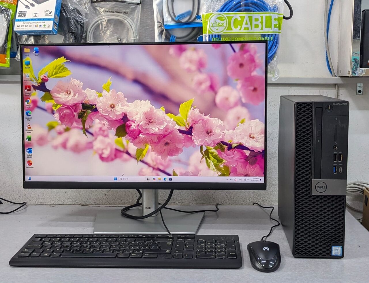 Manama, Tablet Computers, BHD 118,  Dell Core I5 9th Gen PC RAM 8GB SSD 256GB M.2 35x Fast 24" FHD Borderless Monitor Ready