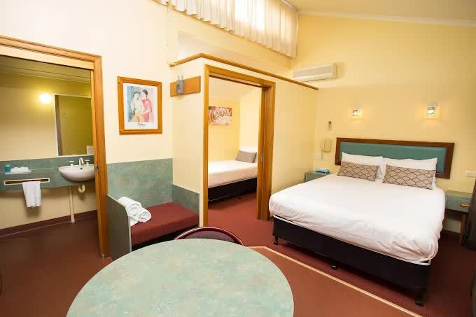 Sydney, Apartments, Flats, Houses & Villas, Affordable Family Room Toowoomba Motel Accommodation