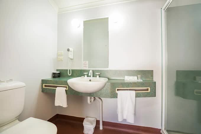 Sydney, Apartments, Flats, Houses & Villas, Affordable Family Room Toowoomba Motel Accommodation
