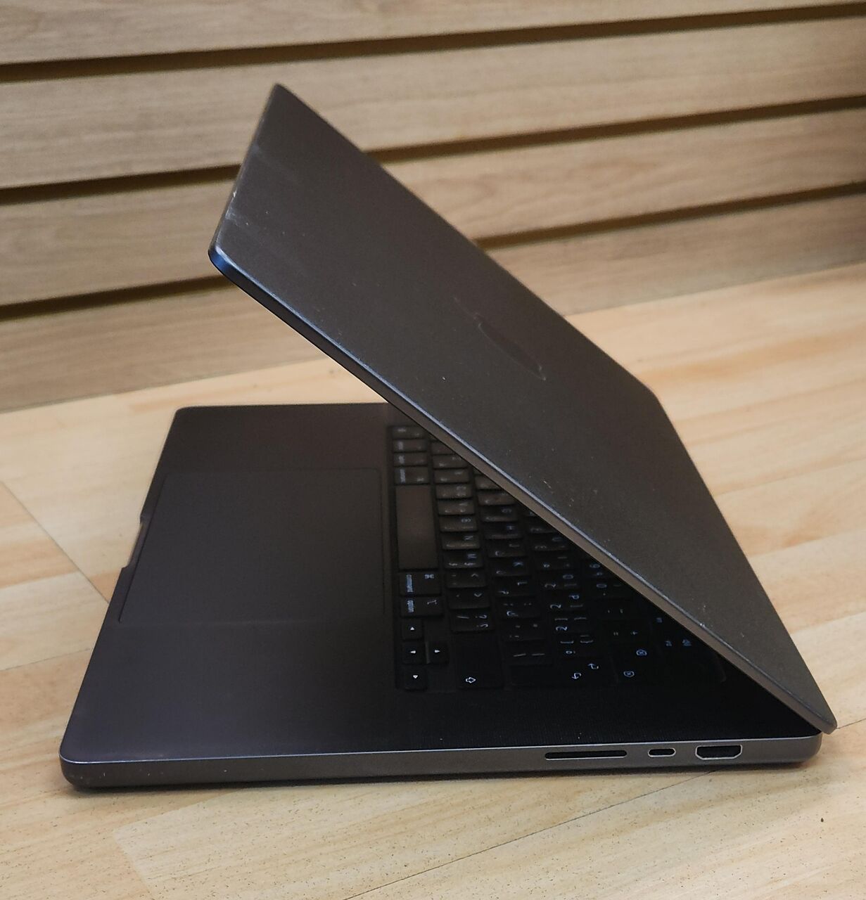 Riyadh, Computers, SAR 7799,  MacBook Pro M3 Pro 16&rdquo; RAM:18GB SSD:1TB GRAPHIC CARD:18CORE BATTERY CYCLE:680(91%)