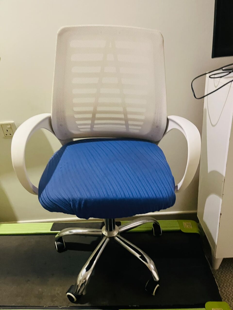 Al Malaz, Household Items, SAR 123,  TV Stand And Revolving Chair For Sale