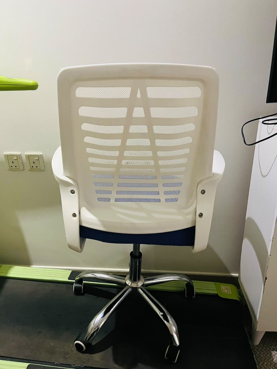 Al Malaz, Household Items, SAR 123,  TV Stand And Revolving Chair For Sale
