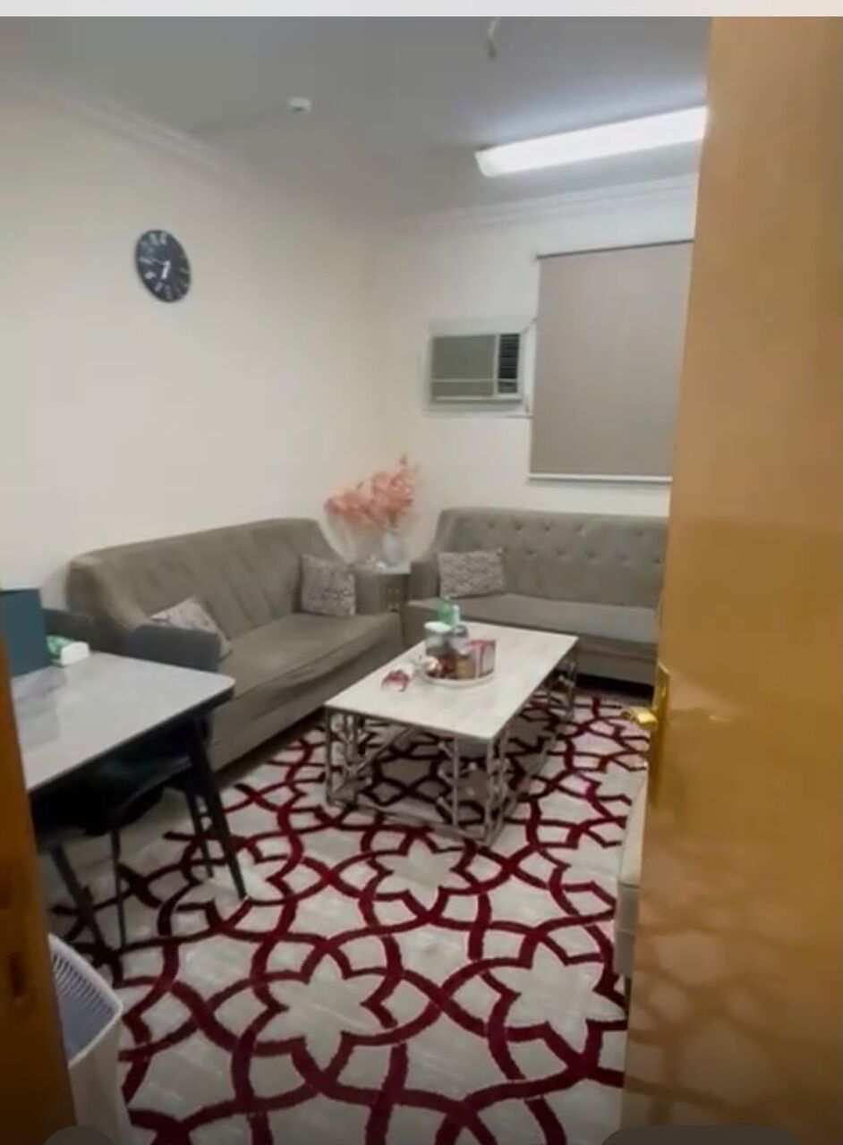 Al Malaz, Apartments, Flats, Houses & Villas, Furnished,  3 BR,  FULLY FURNISHED 3-BEDROOM APARTMENT + HOUSEHOLD ITEMS FOR SALE