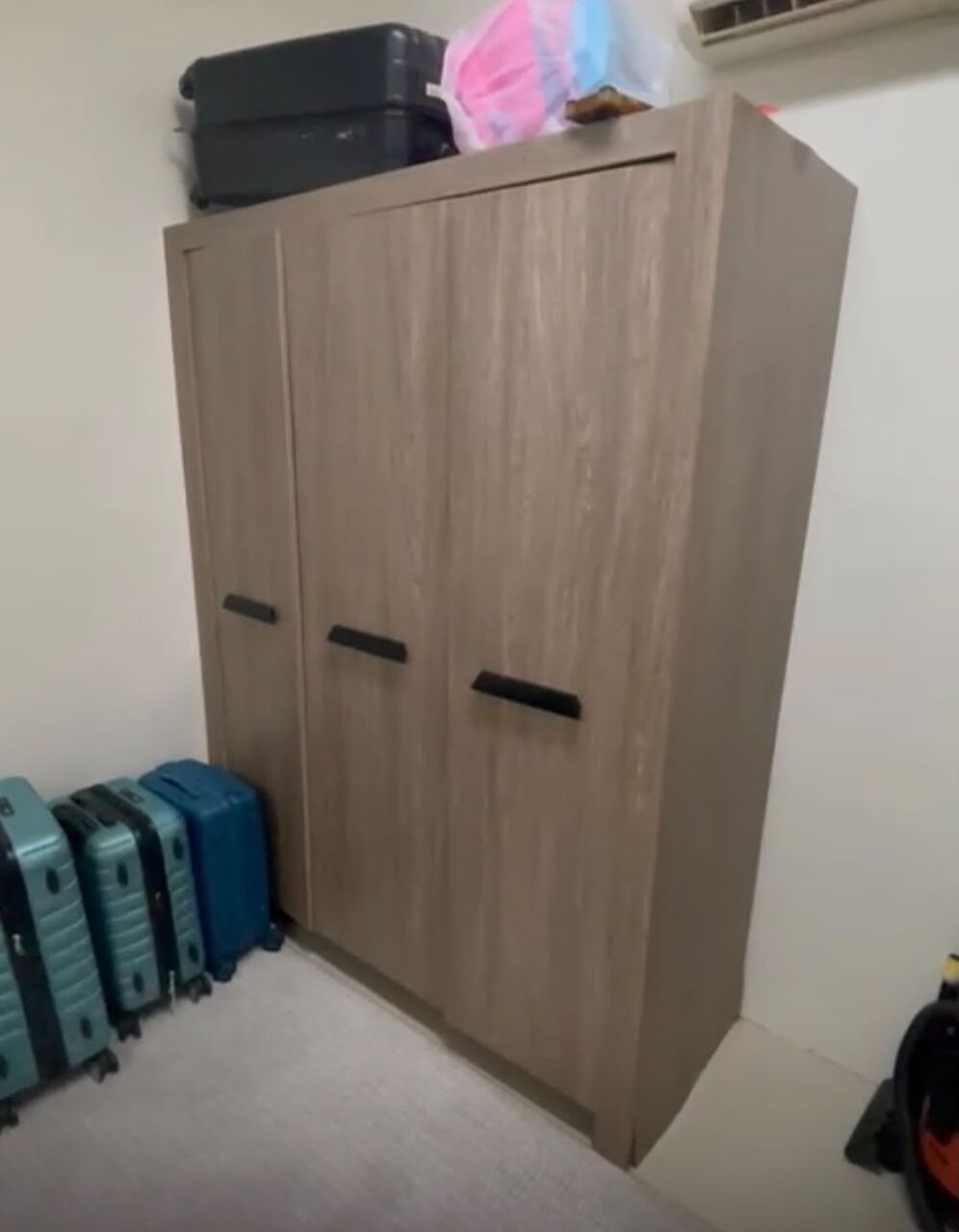 Al Malaz, Apartments, Flats, Houses & Villas, Furnished,  3 BR,  FULLY FURNISHED 3-BEDROOM APARTMENT + HOUSEHOLD ITEMS FOR SALE