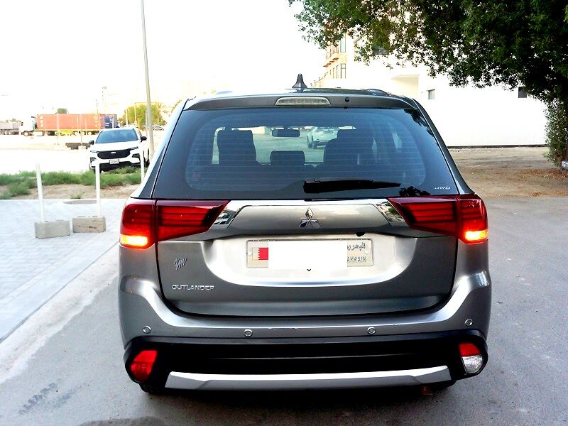 Bilad Al Qadeem, Vehicles, Cars & Trucks , BHD 4200,  Mitsubishi Outlander,  2018,  Automatic,  98000 KM,   SUV LOW MILEAGE FOR SALE