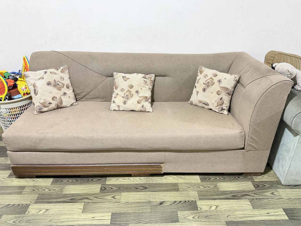 Jeddah, Furniture, SAR 100,  5-Seater Sofa For Sale 🛋️