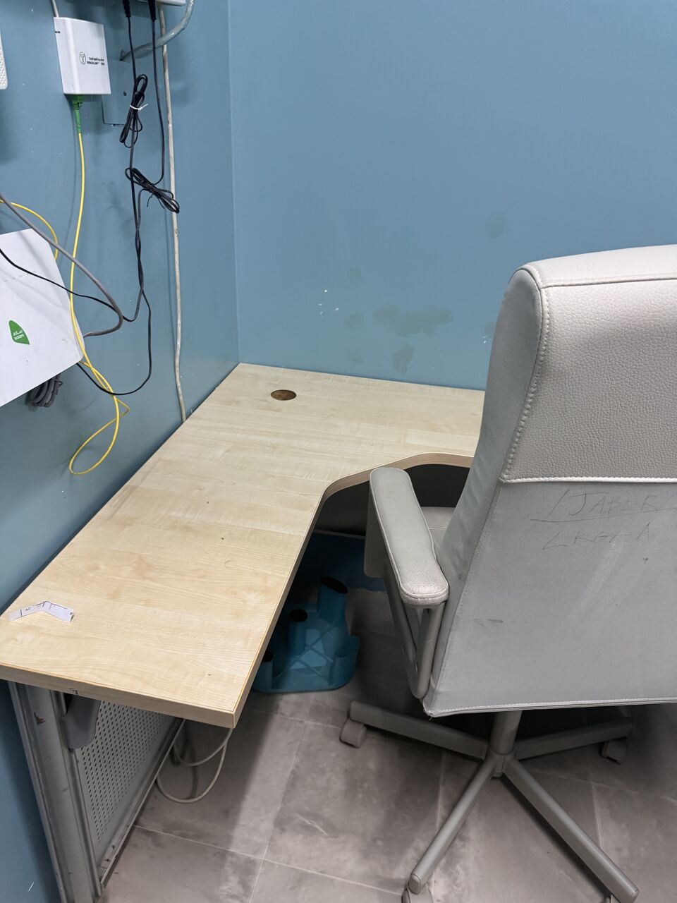 Riyadh, Furniture, SAR 450,  Office Chair And Corner Table