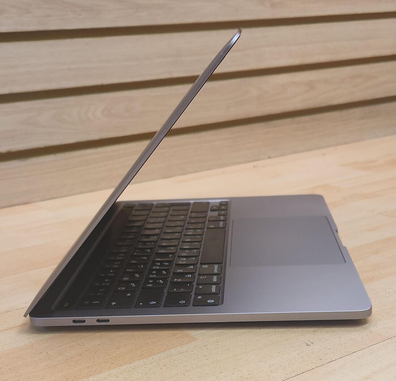 Riyadh, Computers, SAR 2399,  MacBook Pro M1 13&rdquo; Gpu:8core Cpu:M1 8core Ram:8GB SSD:256 Battery Cycle:270(84%)