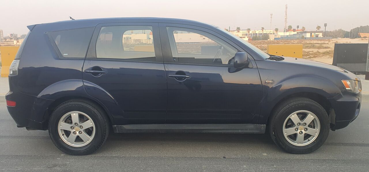 Zallaq, Vehicles, Cars & Trucks , BHD 1900,  Mitsubishi Outlander Model 2012 Four Cylinder 2.4 New Passing 1year,  2012,  Automatic,  200000 KM,  Mitsubishi Outlander  Well Condition New Passing Insurance 1year