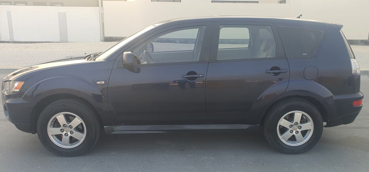 Zallaq, Vehicles, Cars & Trucks , BHD 1900,  Mitsubishi Outlander Model 2012 Four Cylinder 2.4 New Passing 1year,  2012,  Automatic,  200000 KM,  Mitsubishi Outlander  Well Condition New Passing Insurance 1year