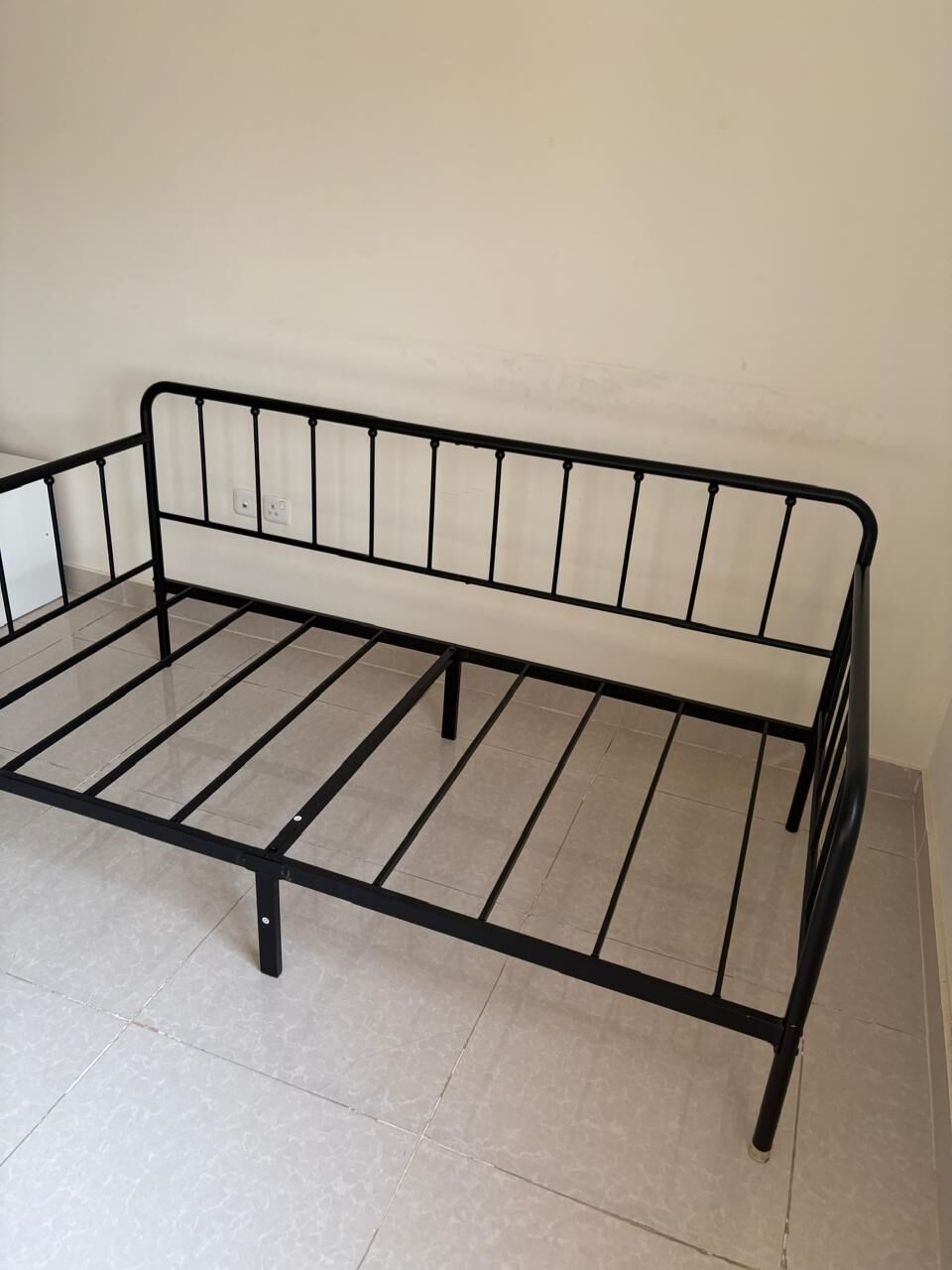 Jeddah, Furniture, SAR 400,  أريكة سرير بقاعدة معدنية متينة ومرتبة Heavy Duty Meta