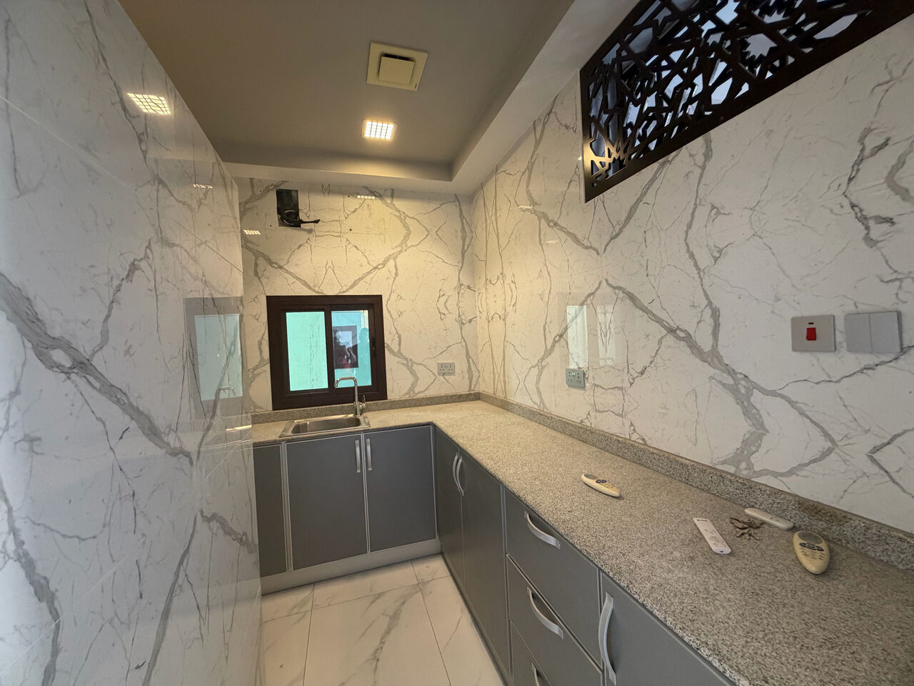Adliya, Apartments, Flats, Houses & Villas, BHD 400/month,  3 BR,  Office For Rent In Adliya