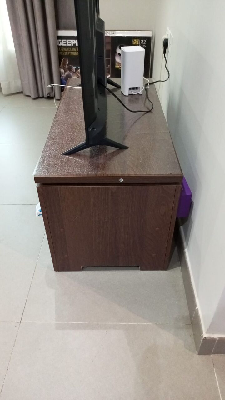 Manama, Electronics, BHD 30,  Smart LED TV For Sales - Size 32" - With Warranty Card And New TV Table