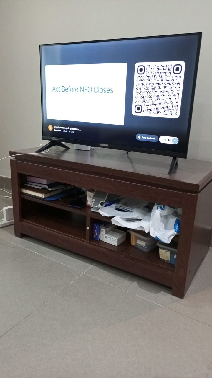 Manama, Electronics, BHD 30,  Smart LED TV For Sales - Size 32" - With Warranty Card And New TV Table