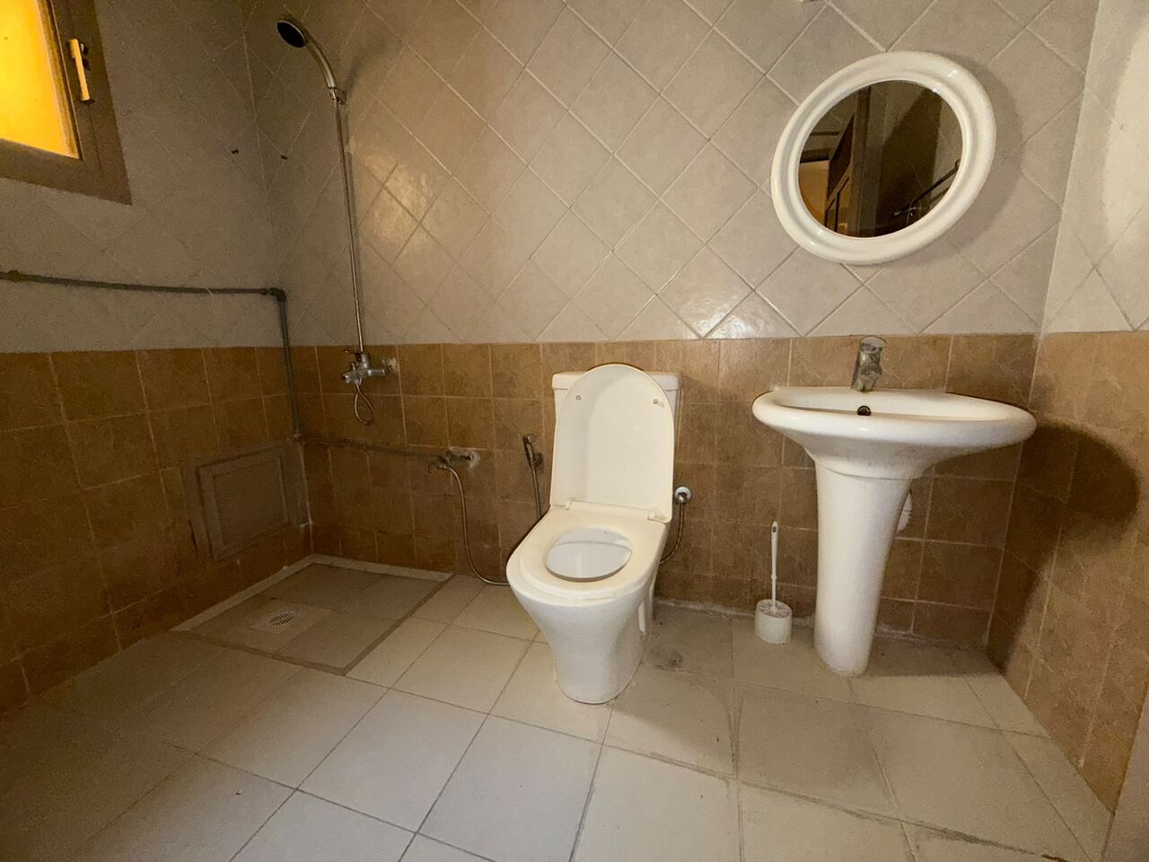 Adliya, Apartments, Flats, Houses & Villas, BHD 200/month,  2 BR,  2BHK / Semi Furnished / Adliya / BD 200 Without EWA / Prime Location/ LIFT