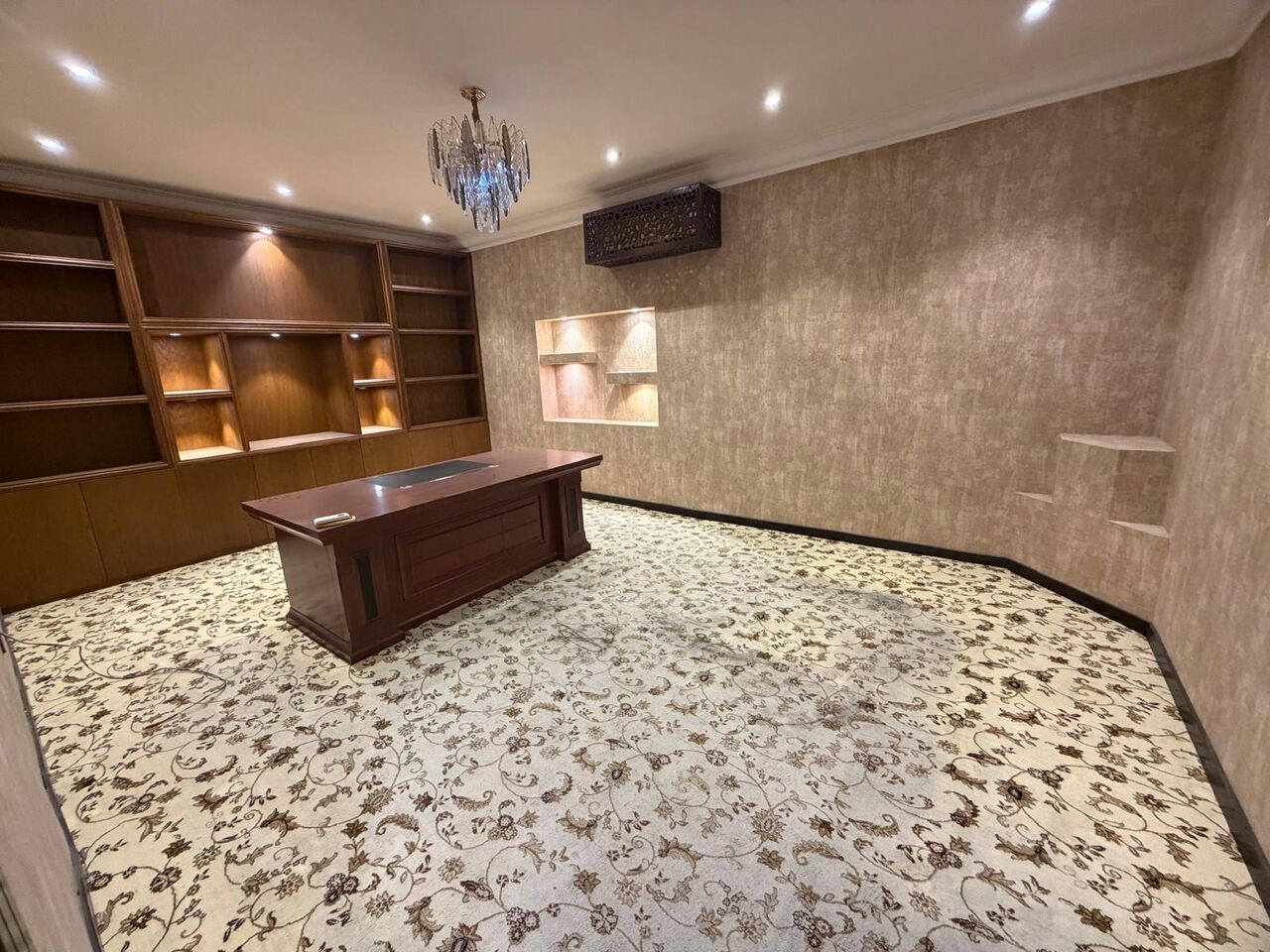 Adliya, Offices, BHD 400,  Commercial Office Space/ Adliya/ Good Interior / BIG Space/ 4 BIG Room