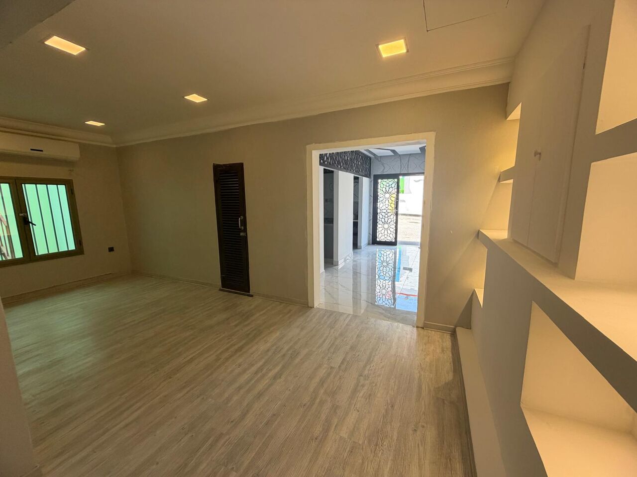 Adliya, Offices, BHD 400,  Commercial Office Space/ Adliya/ Good Interior / BIG Space/ 4 BIG Room