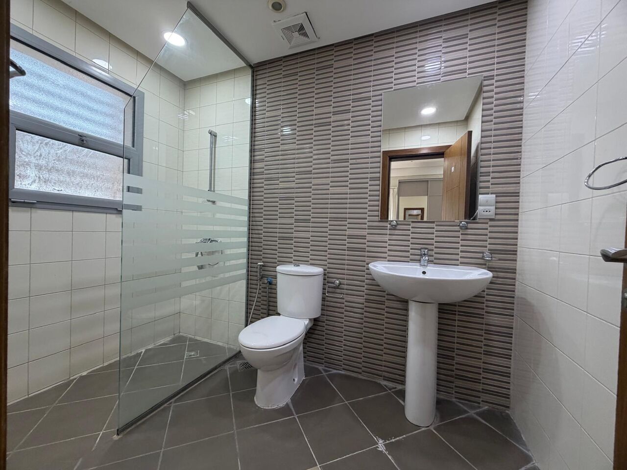 Adliya, Apartments, Flats, Houses & Villas, BHD 320/month,  Furnished,  2 BR,  2 BHK Fully Furnished With EWA/ Adliya/ Rent 320 BD With 3 Bathrooms & Balcony