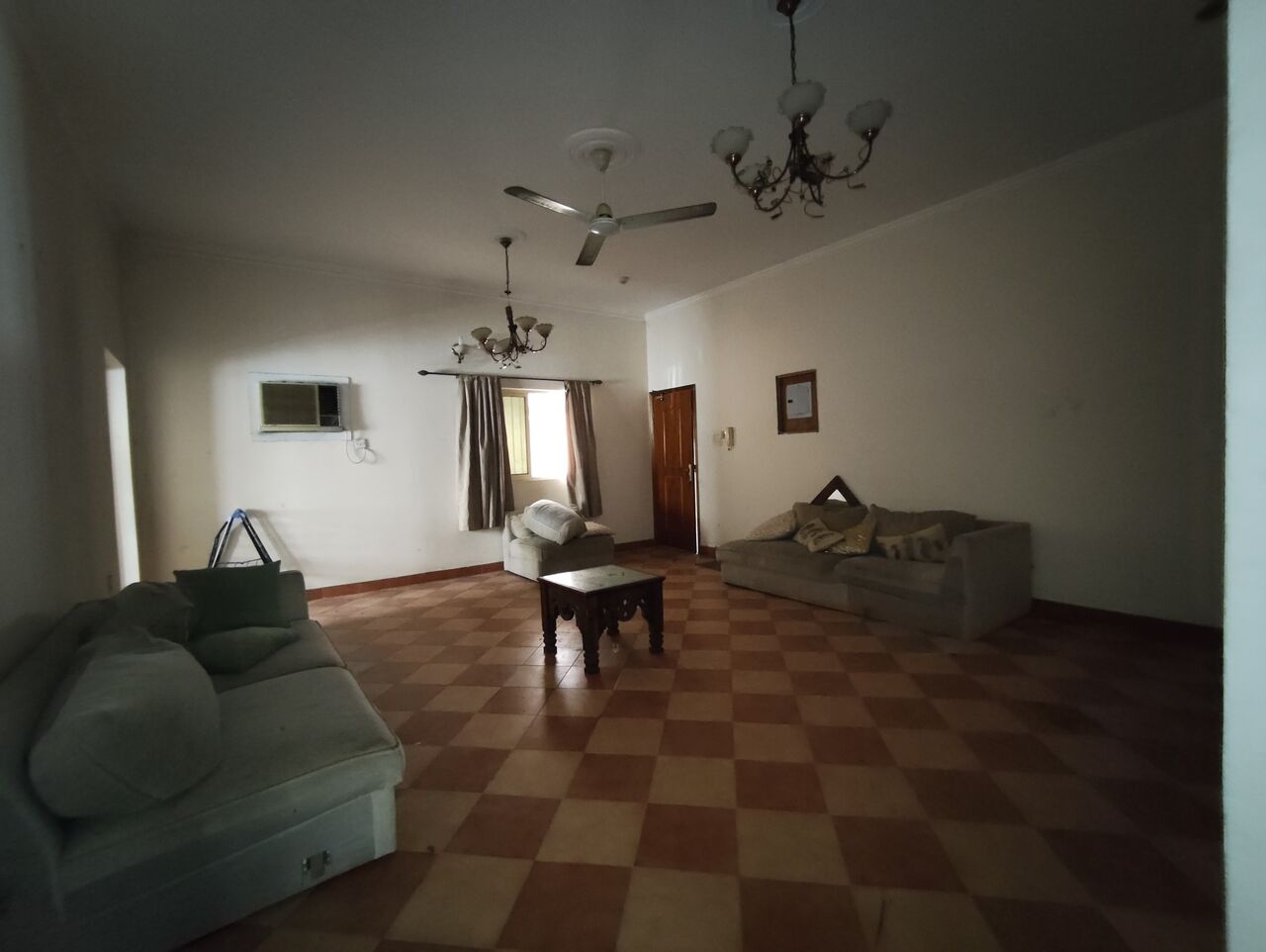 Jidhafs, Apartments, Flats, Houses & Villas, BHD 160/year,  3 BR,  Jidhafs:- Groundfloor 3Bhk Flat On Rent..