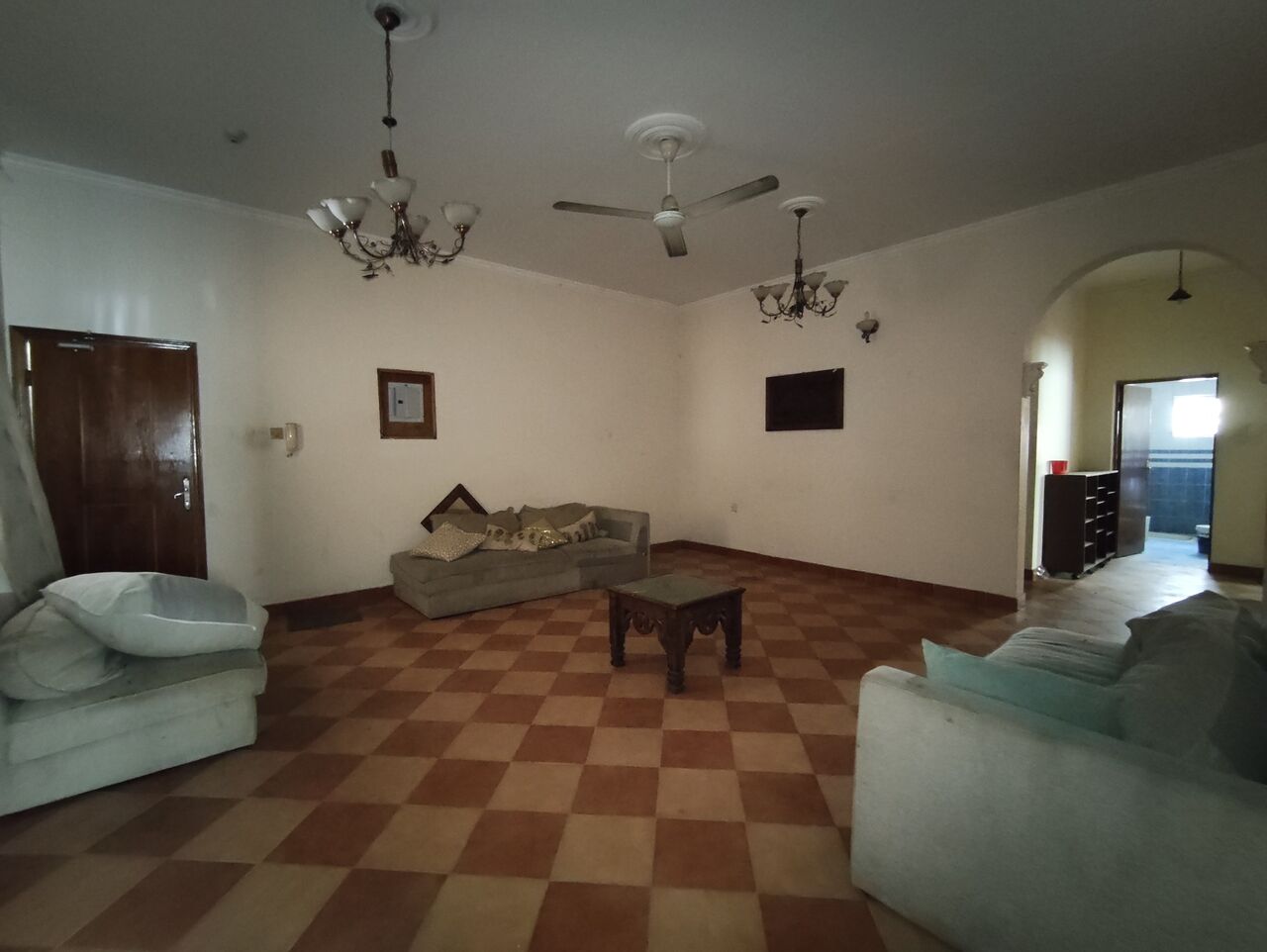 Jidhafs, Apartments, Flats, Houses & Villas, BHD 160/year,  3 BR,  Jidhafs:- Groundfloor 3Bhk Flat On Rent..