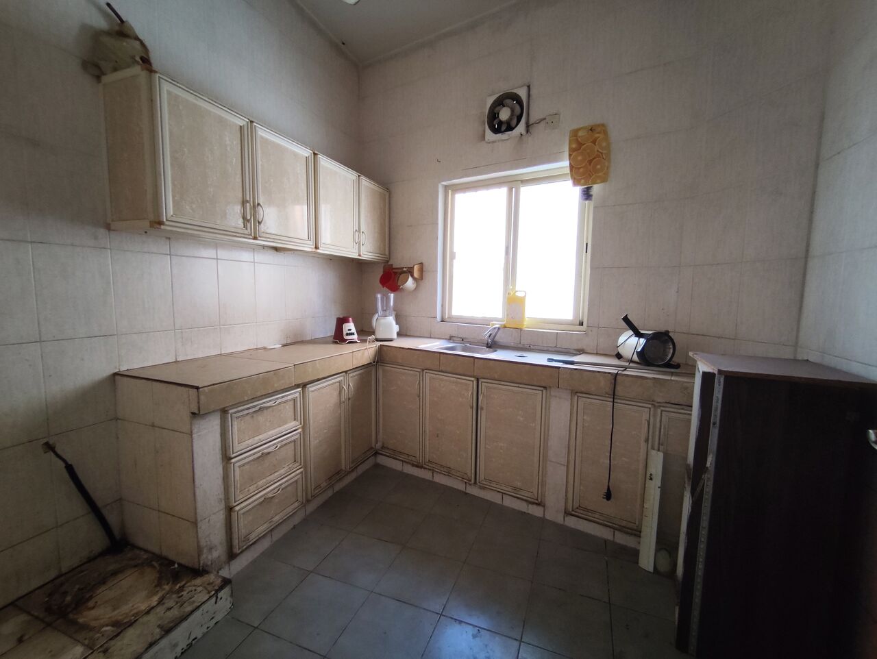 Jidhafs, Apartments, Flats, Houses & Villas, BHD 160/year,  3 BR,  Jidhafs:- Groundfloor 3Bhk Flat On Rent..