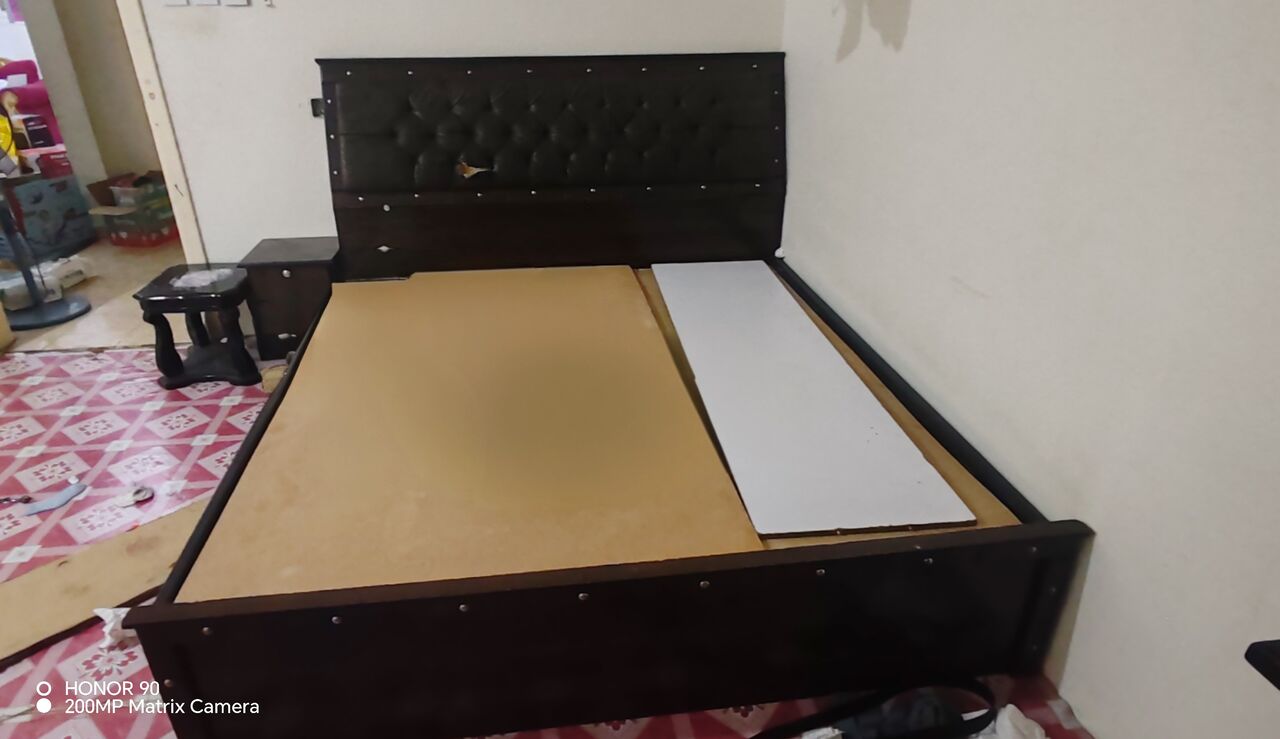 Riyadh, Furniture, SAR 100,  House Hold Items Urgent Sale - Furniture