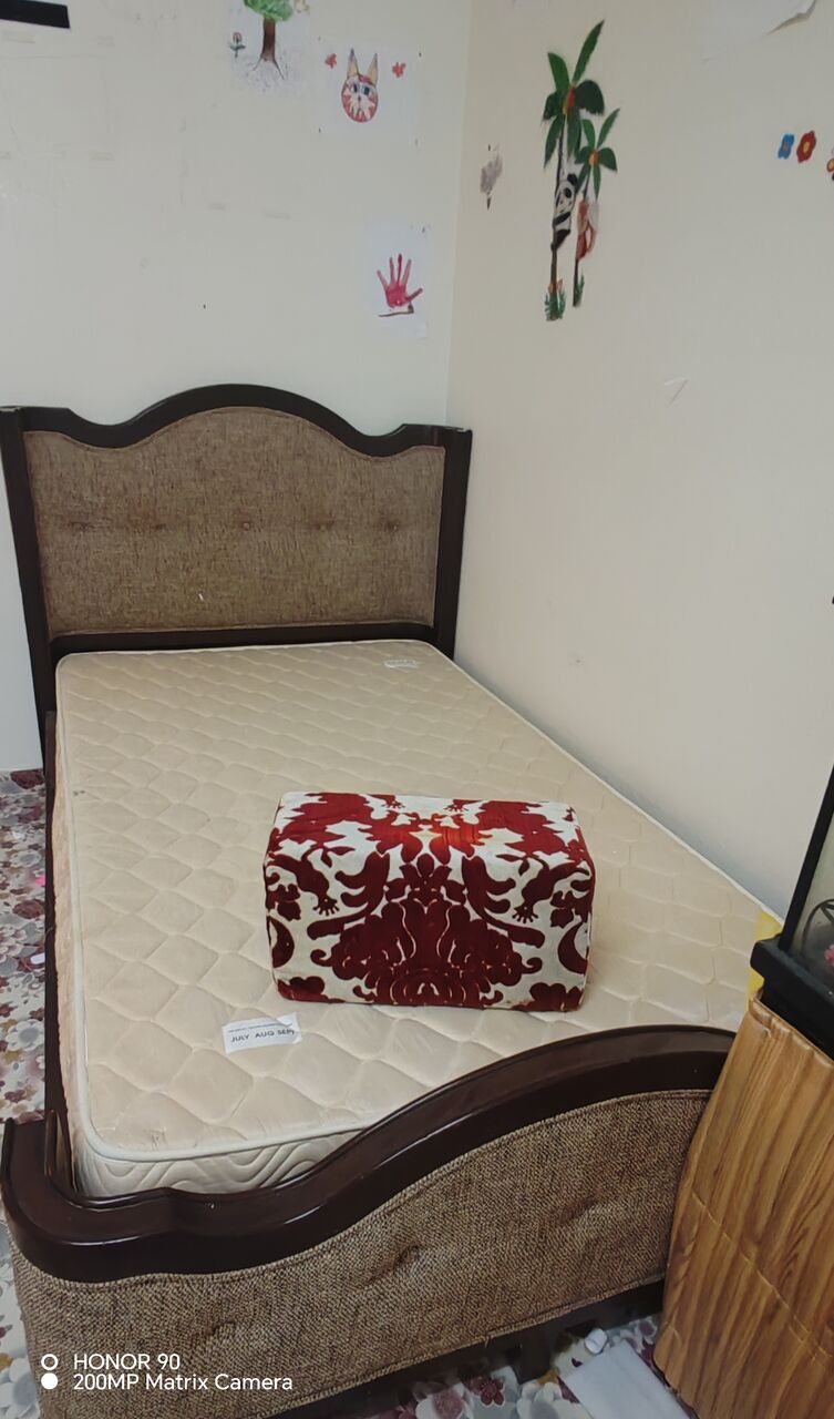 Riyadh, Furniture, SAR 100,  House Hold Items Urgent Sale - Furniture