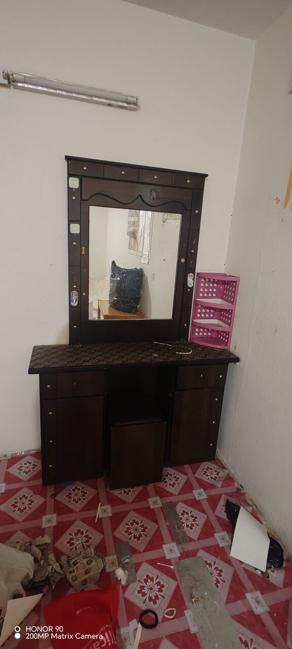 Riyadh, Furniture, SAR 100,  House Hold Items Urgent Sale - Furniture
