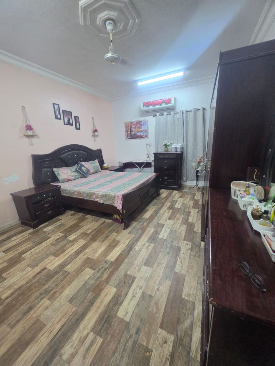 Al Wizarat, Furniture, SAR 500,  Bed Room Set For Sale (King Size Bed, Almira, Dressing Table, Side Table, Big Table)