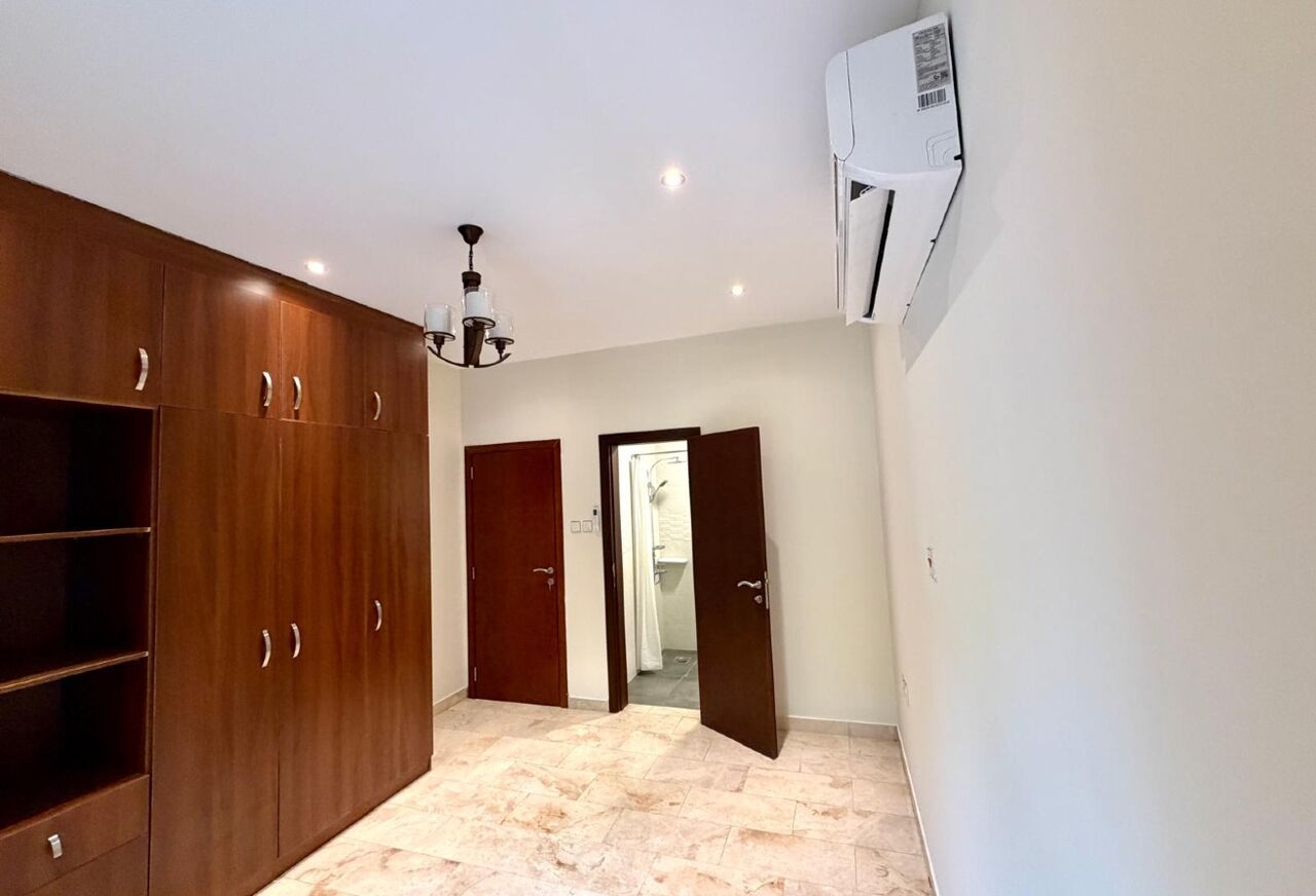 Saar, Villas, BHD 450,  Grand And Spacious Villa For Rent In Janussan Close To Saar And All Major City Attractions