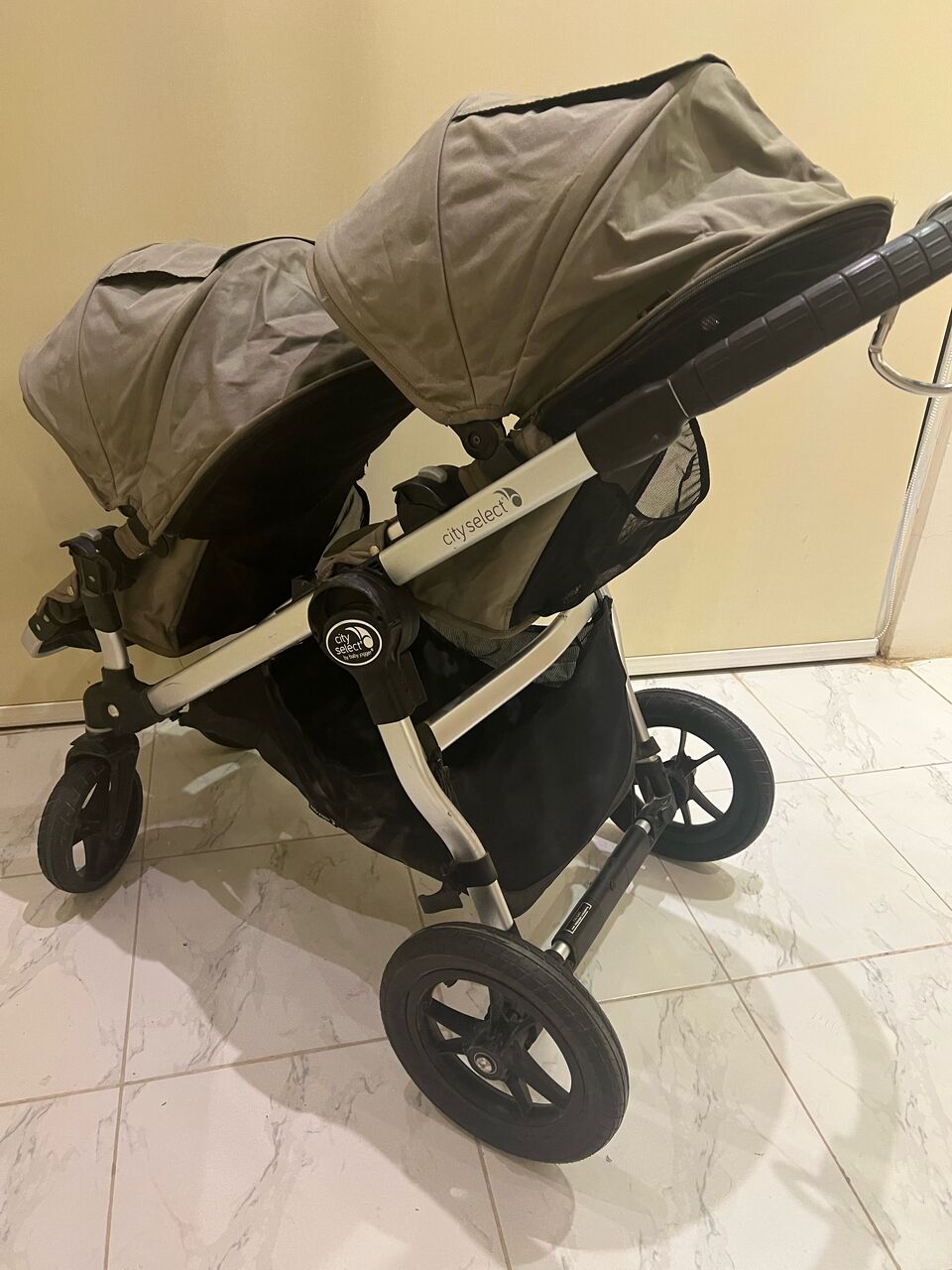 Riyadh, Baby & Kid Stuff, SAR 2000,  Baby Stroller (twin)