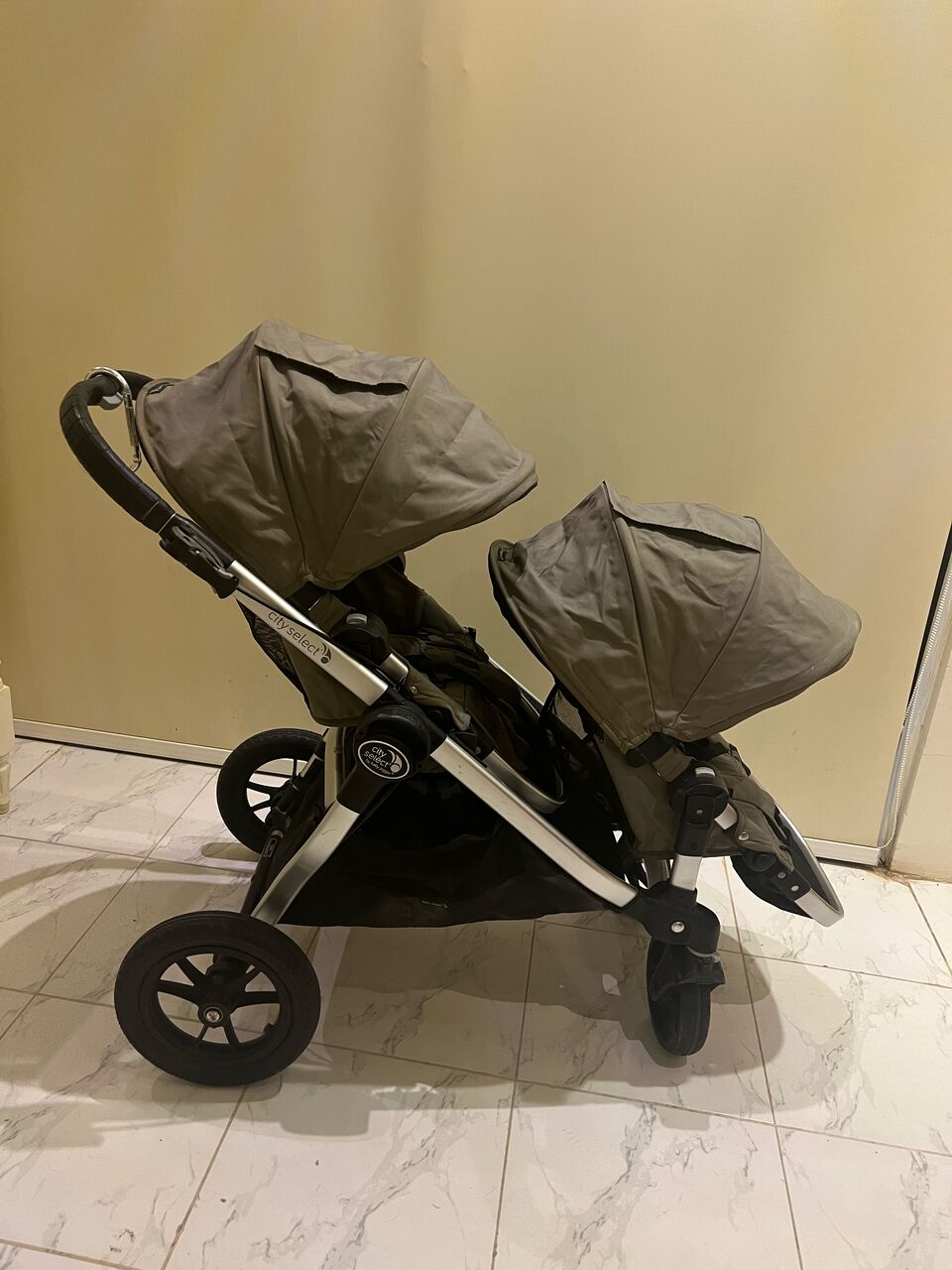 Riyadh, Baby & Kid Stuff, SAR 2000,  Baby Stroller (twin)