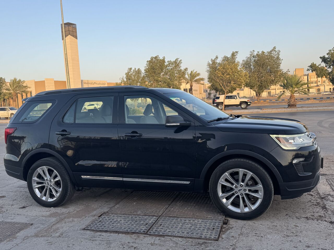 Riyadh, Vehicles, Cars & Trucks , SAR 80,  Ford Explorer,  2019,  Automatic,  143000 KM,