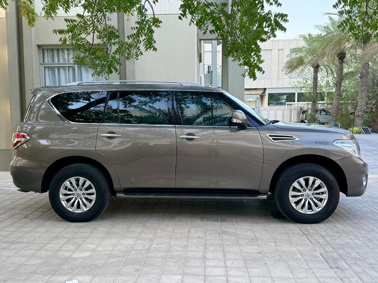 Manama, Vehicles, Cars & Trucks , BHD 7600,  Nissan Patrol,  2017,  Automatic,  160000 KM,  NISSAN PETROL SE