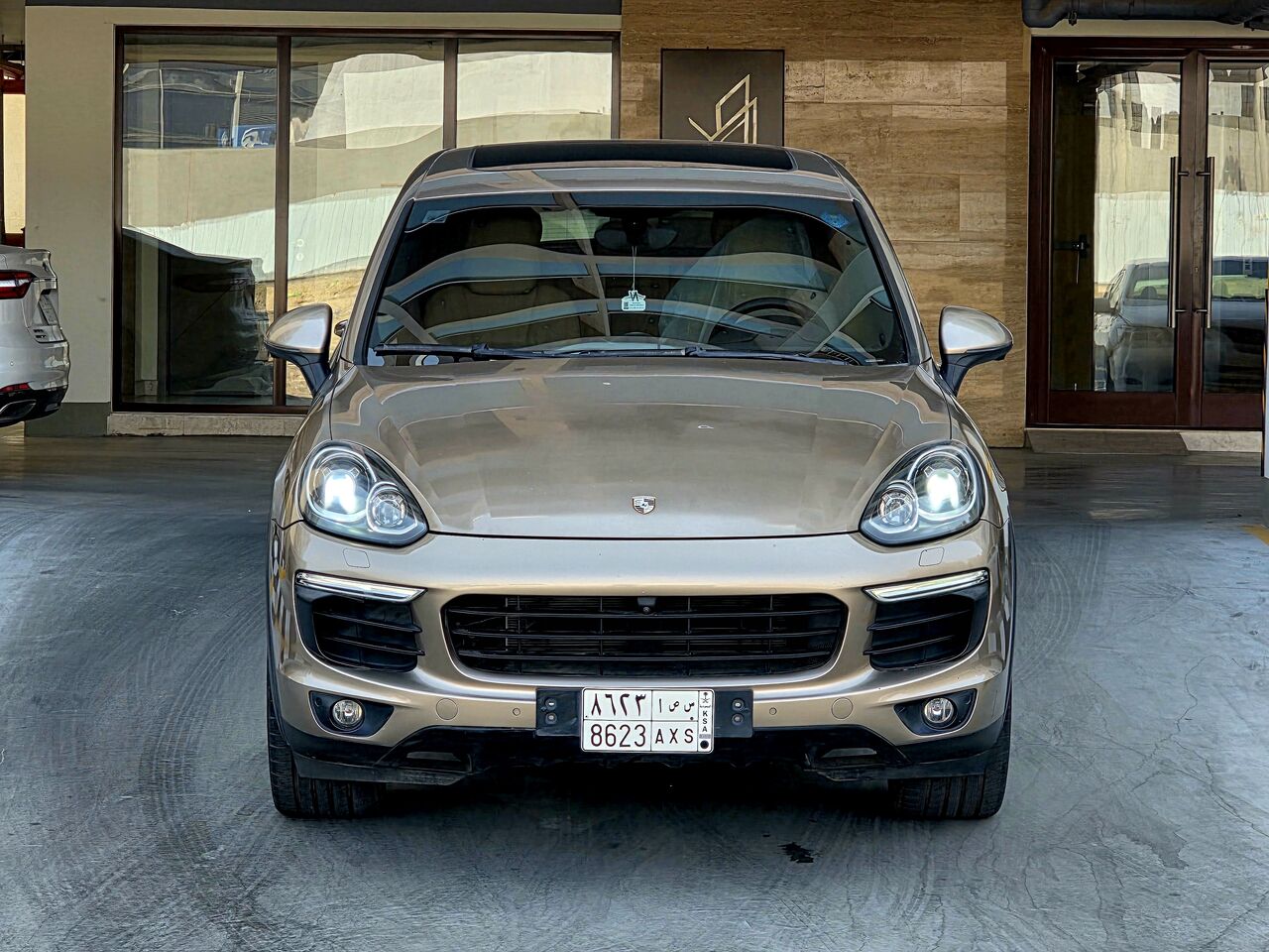 Dammam, Vehicles, Cars & Trucks , SAR 73000,  Porsche Cayenne,  2016,  Automatic,  205000 KM,  Full Option.  6 Cylinder